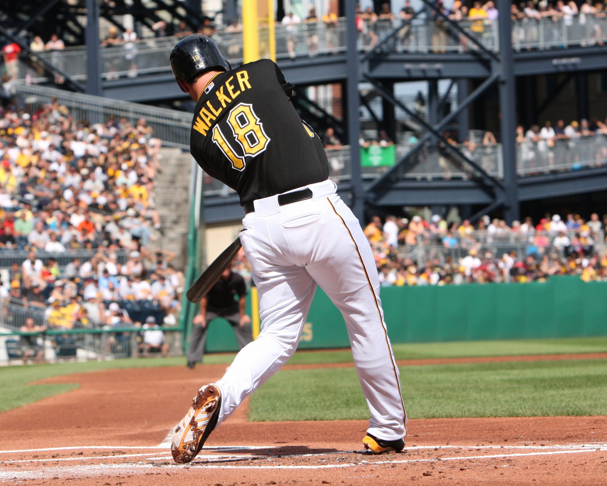 Pirates trade Neil Walker to Mets for lefty Jon Niese