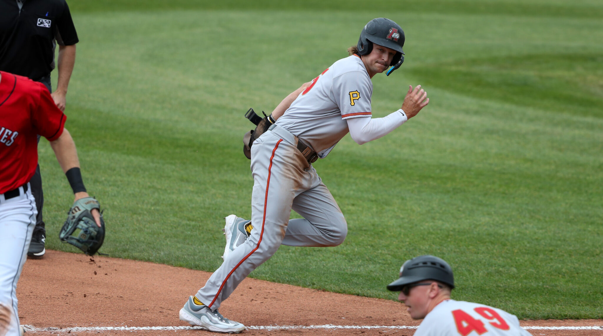 Ke'Bryan Hayes' inning-ending DP, 04/17/2023